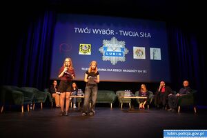 Konferecja o Hejcie na hali widowiskowej