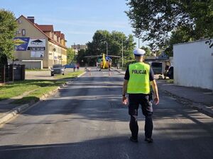 policjant podczas zabezpieczenia