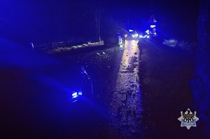 samochód uderzył w radiowóz
