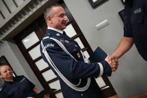 policjanci z pucharami