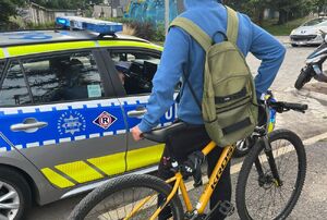 policjanci kontrolują kierowców jednośladów