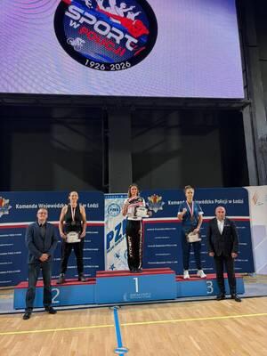 zwycięzcy z medalami