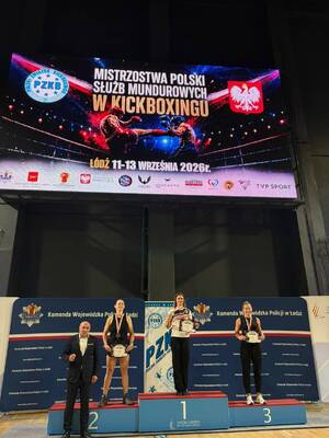 zwycięzcy z medalami