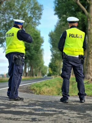 drogówka kontroluje prędkość na drogach