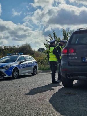 drogówka kontroluje prędkość na drogach