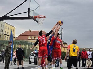 Sportowa pasja? Załóż mundur!