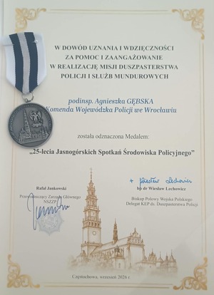 Policjanci i pracownicy cywilni Policji, emeryci i renciści policyjni, a także ich rodziny licznie wzięli udział w XXV. Jasnogórskich Spotkaniach Środowiska Policyjnego