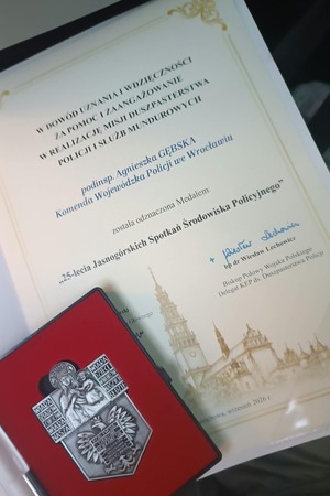 Policjanci i pracownicy cywilni Policji, emeryci i renciści policyjni, a także ich rodziny licznie wzięli udział w XXV. Jasnogórskich Spotkaniach Środowiska Policyjnego