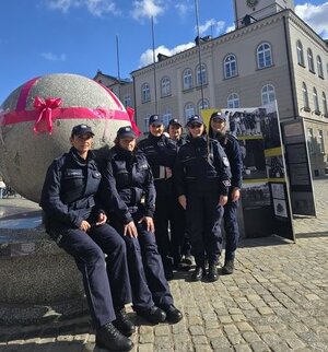 Dzierżoniowskie policjantki wsparły kampanię „Różowa Wstążeczka”