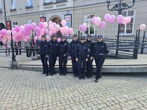 Dzierżoniowskie policjantki wsparły kampanię „Różowa Wstążeczka”