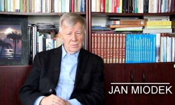 Profesor doktor habilitowany  Jan Miodek