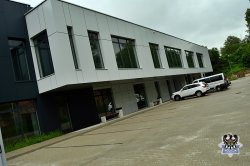 Na zdjęciu tył nowego budynku Komisariatu I Policji w Wałbrzychu z siedzibą w Szczawnie-Zdroju.