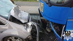 Inne ujęcie pojazdów biorących udział w zdarzeniu