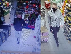 obraz z kamer sklepowego monitoringu który pokazuje dwóch mężczyzn  którzy dokonali kradziezy
