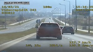 kontrola videorejestratorem na drodze szybkiego ruchu prowadzona przez patrol w niodnakowanym radiowozie
