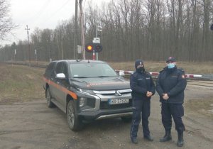 wspólny patrol policji i straży ochrony kolei