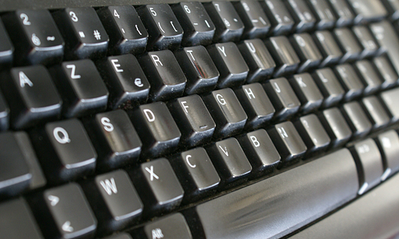 Na zdjęciu widać klawiaturę od komputera