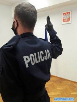 policjant podczas ślubowania