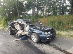 Zniszczony w wypadku samochód osobowy