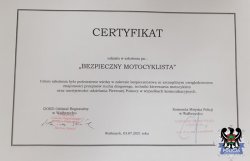 Na zdjęciu certyfikat dla uczestników szkolenia