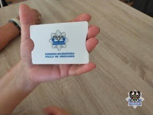 Karta zabezpieczająca z logiem Komendy Wojewódzkiej Policji we Wrocławiu