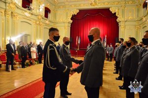 Gratulacje składane przez Komendanta Wojewódzkiego Policji we Wrocławiu.