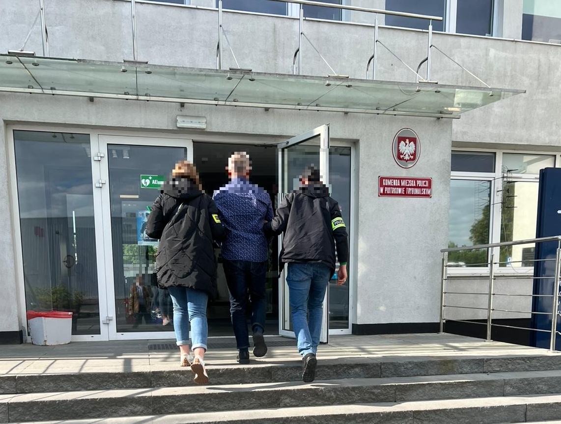 Przyjmował korzyść majątkową w zamian za fałszowanie dokumentacji medycznej – lekarz z województwa łódzkiego zatrzymany przez dolnośląskich policjantów
