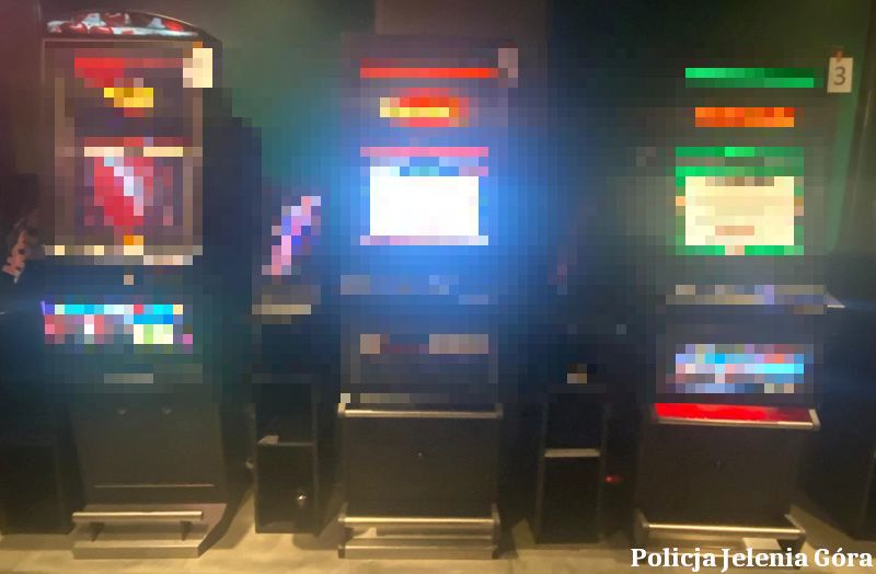 Nielegalny hazard pod lupą służb. Zatrzymania i zabezpieczenie automatów do gier w Jeleniej Górze