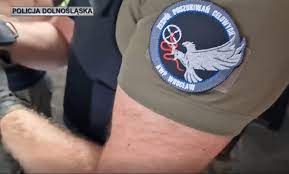 Skuteczni dolnośląscy "łowcy głów" poszukiwanych namierzą i zatrzymają wszędzie