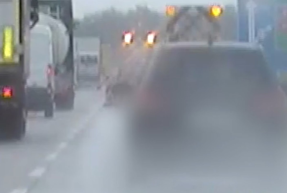 Nietrzeźwy kierowca zatrzymany po pościgu na autostradzie