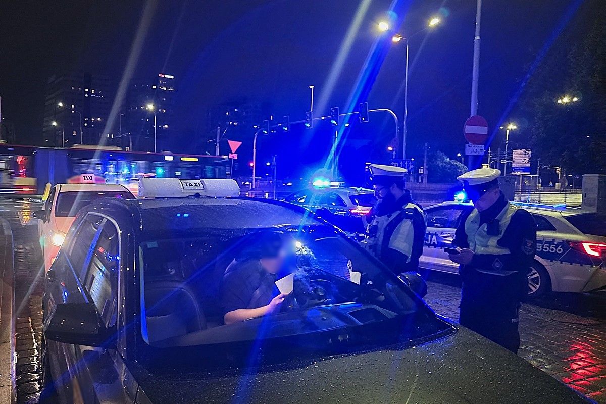 Kolejny raz dolnośląscy policjanci weryfikowali legalność przewoźników świadczących usługi transportu osób