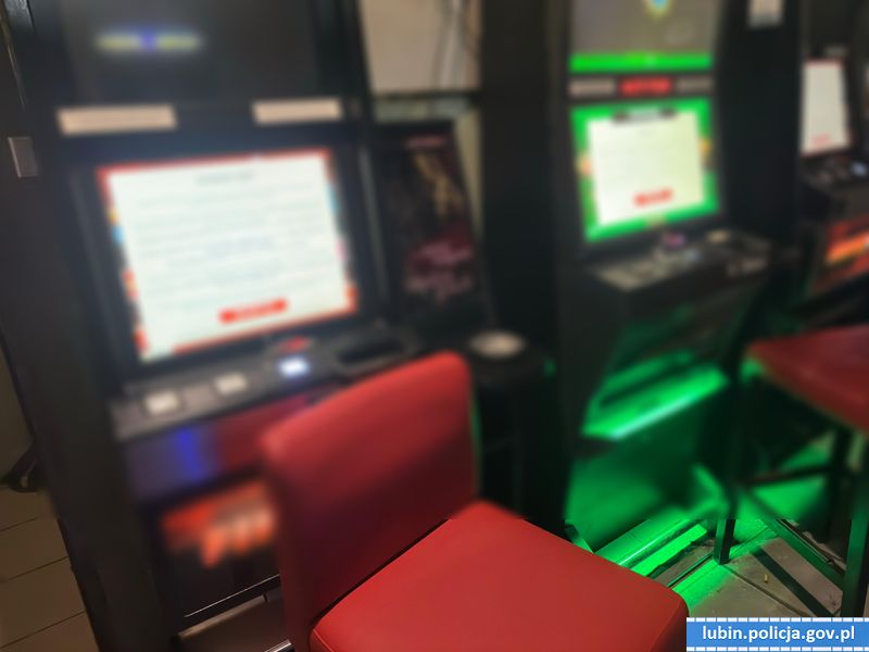 Policyjne uderzenie w przestępczy proceder! 6 osób zatrzymanych, ujawnione narkotyki, amunicja, nielegalne automaty i odzyskany samochód o wartości 100 tysięcy złotych