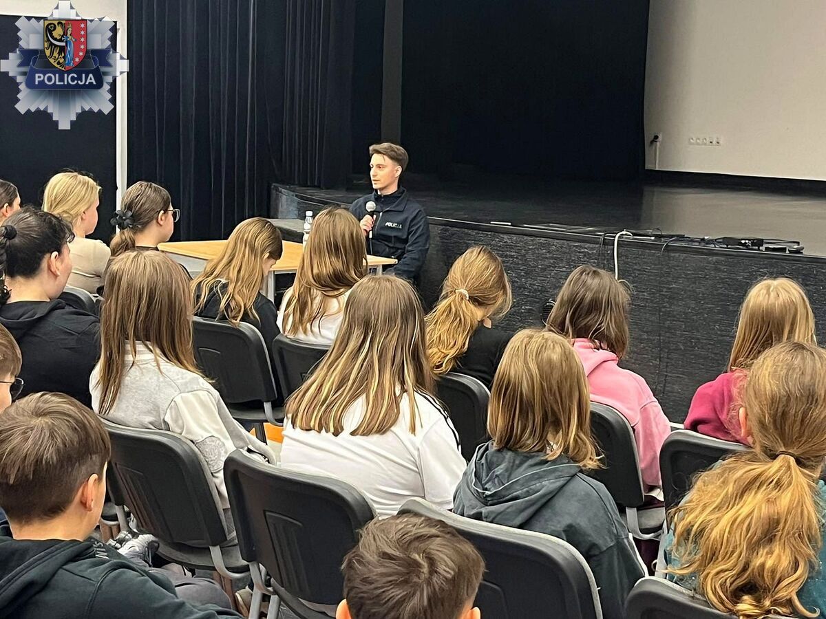 Prelekcja polkowickich policjantów na temat hejtu i mowy nienawiści