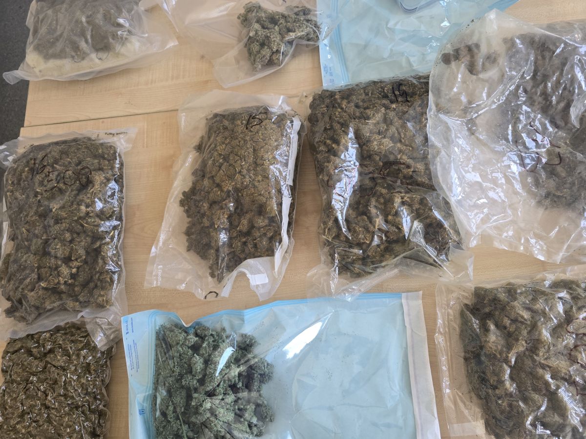 Policja zarekwirowała ponad 3 kilogramy narkotyków, zatrzymując 33-letniego mężczyznę