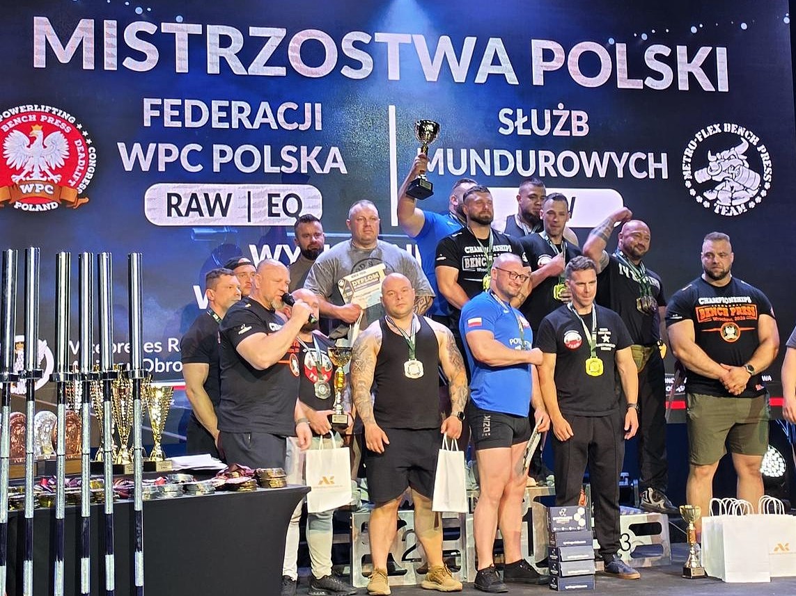 Dolnośląscy policjanci z medalami podczas XII Mistrzostw Polski Służb Mundurowych w Wyciskaniu Sztangi Leżąc