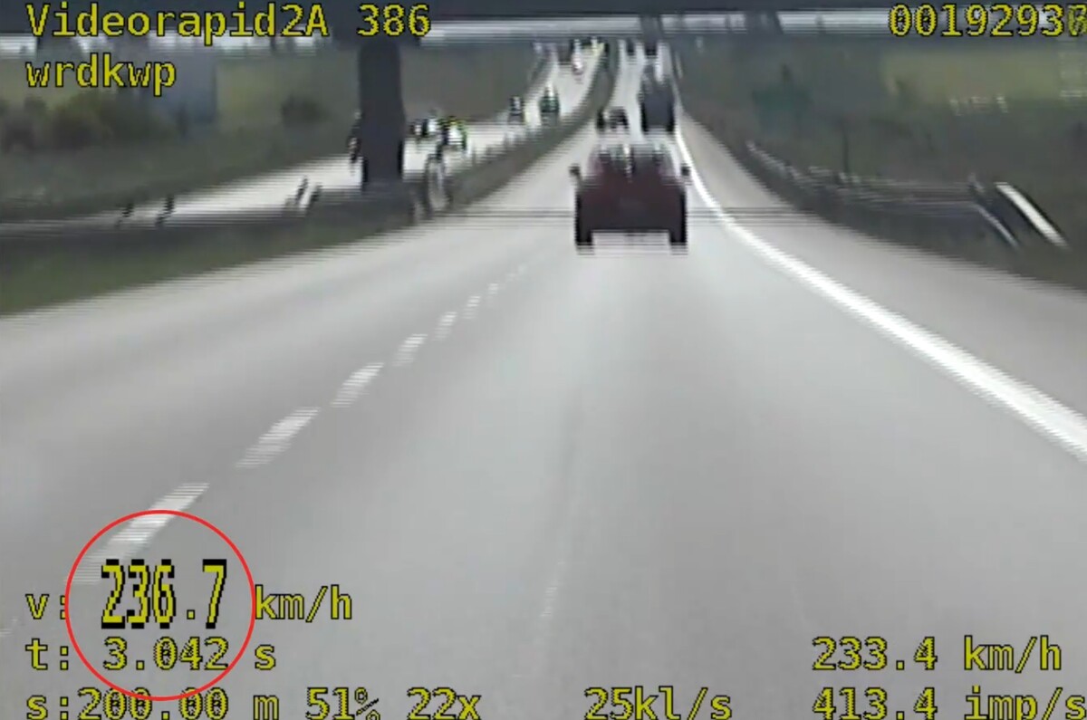 Jechał 236 km/h przy ograniczeniu do 120 km/h - tę brawurową jazdę przerwali policjanci z dolnośląskiej drogówki