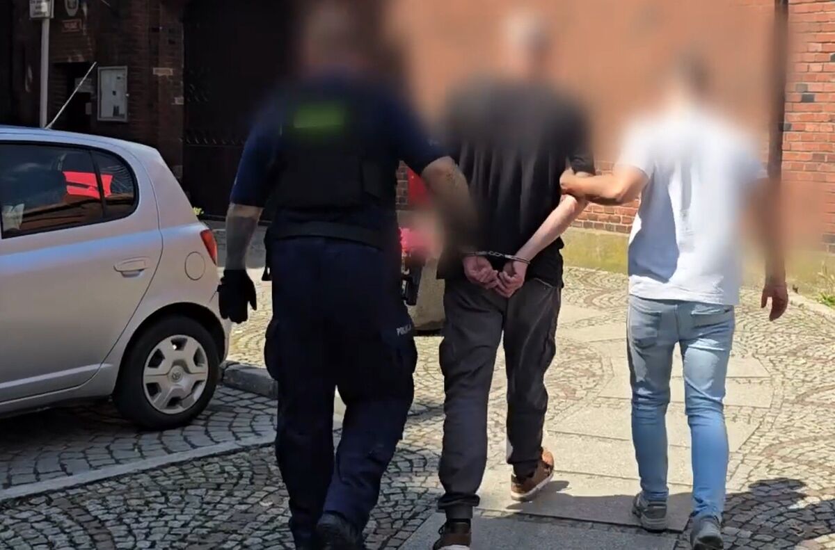 Świdniccy policjanci zatrzymali 42-latka podejrzanego o spowodowanie pożaru na terenie nieczynnego składowiska odpadów i opuszczonych budynków w Strzegomiu