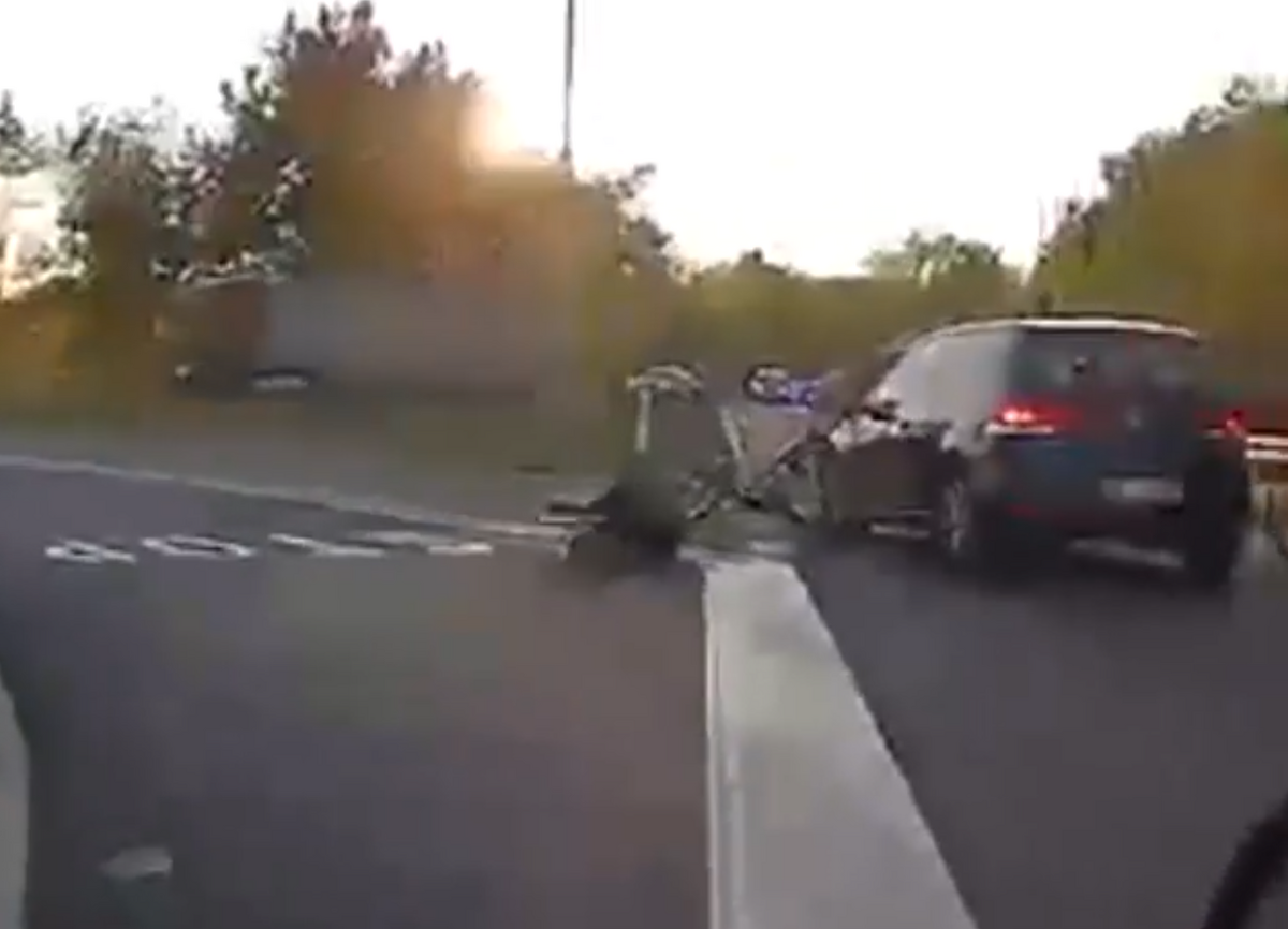 Chwila nieuwagi i ograniczona widoczność mogą doprowadzić do tragedii. Policjanci apelują o ostrożność