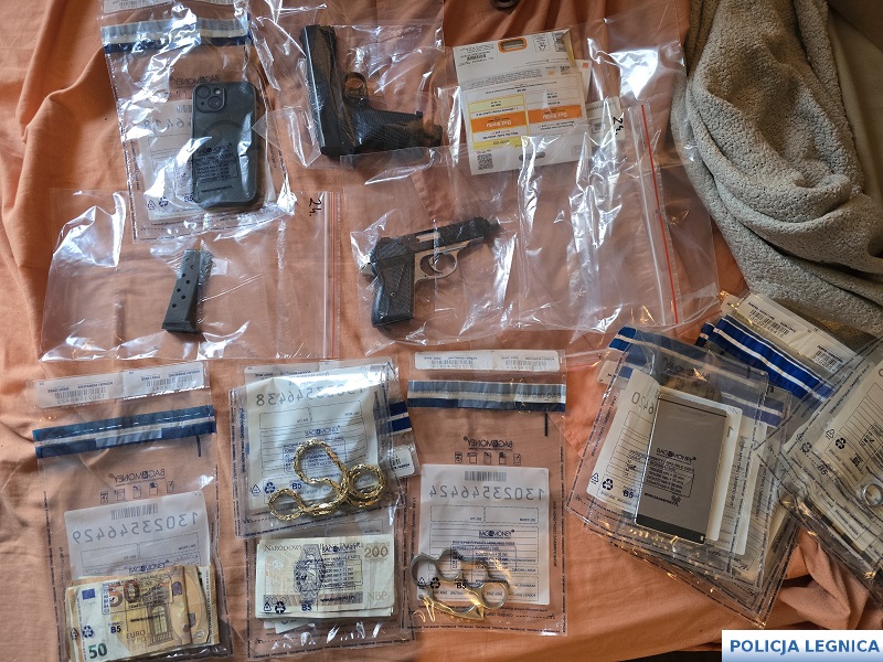 Kolejne uderzenie w narkobiznes! Wspólna realizacja legnickich policjantów i Straży Granicznej z Rudy Śląskiej - zabezpieczono narkotyki, broń palną i linię do produkcji metamfetaminy